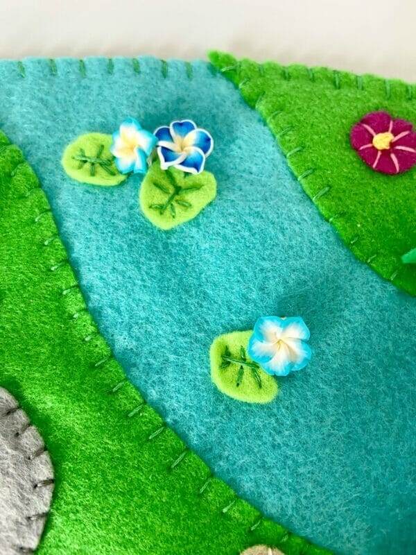 SPRINGTIME MEADOW FELT PLAY MAT - Image 4