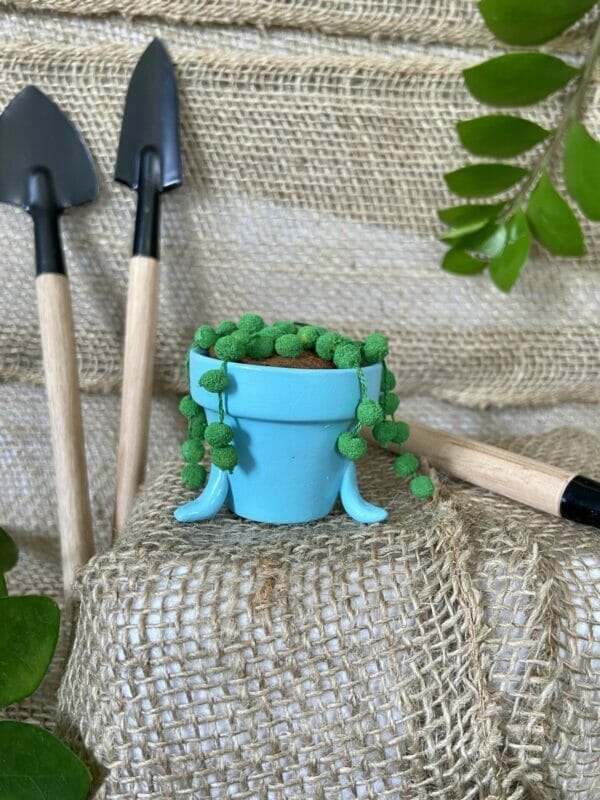 Relaxed Mini Terracotta Pot with Faux String of Pearls - Image 4