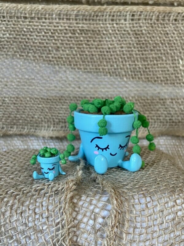 Relaxed Mini Terracotta Pot with Faux String of Pearls - Image 8